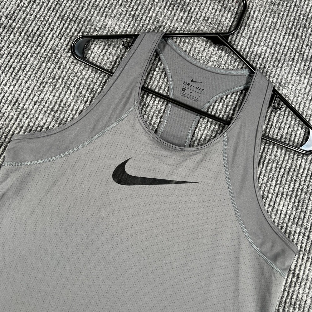 Nike Dri Fit Tank Top Womens Medium Gray Sleeveless Running Athletic Gym Lift